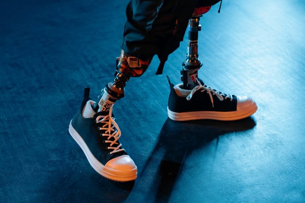 Understand the key differences between above-knee and below-knee prosthetics to make informed choices for optimal mobility and performance.