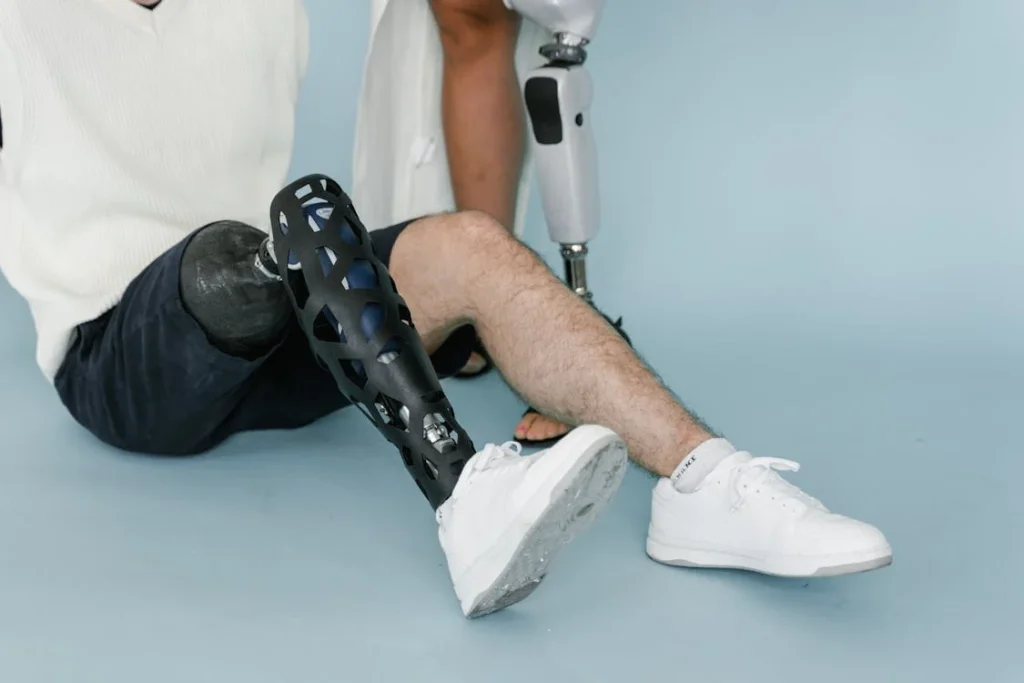 Overcome challenges in lower-limb amputation recovery. Discover practical solutions to pain, mobility, and emotional hurdles during rehab