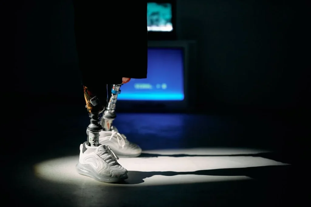 One of the most exciting advancements in AI-driven prosthetics is motion prediction. Traditional prosthetics require deliberate effort to move, which can make actions feel slow or unnatural. AI is changing this by allowing bionic limbs to anticipate movements before they happen.