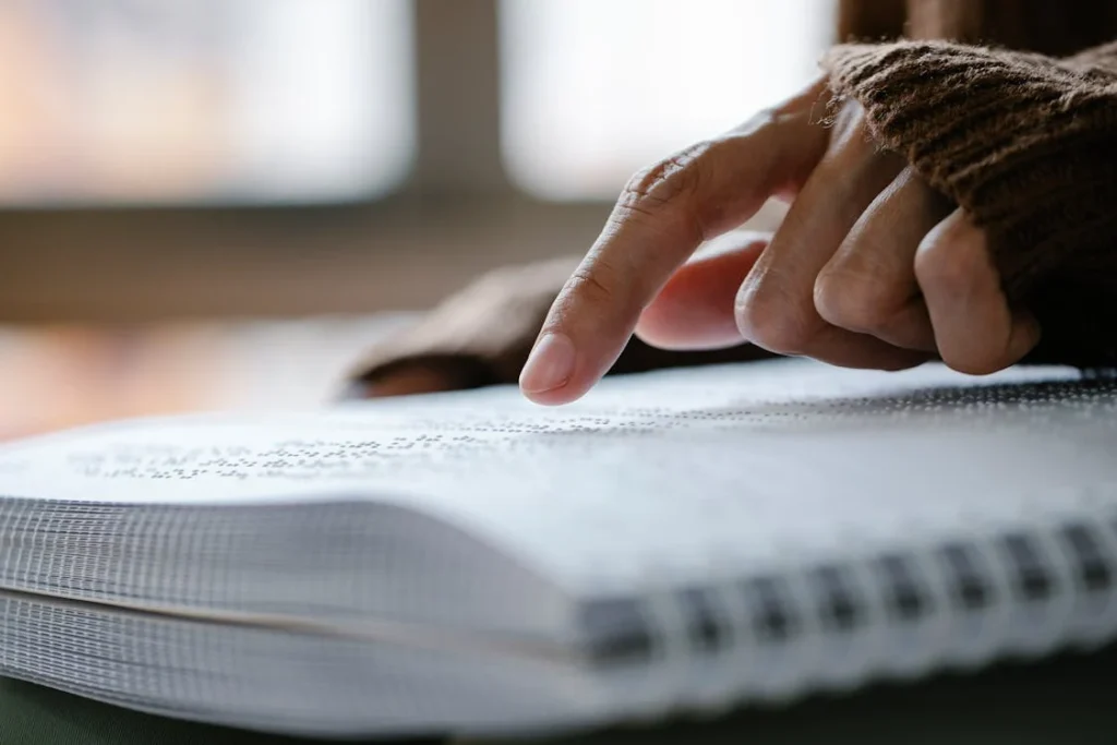 For visually impaired individuals, accessing written information has historically been a challenge. Books, newspapers, menus, and even digital content often rely on visual presentation, making them inaccessible without assistance.