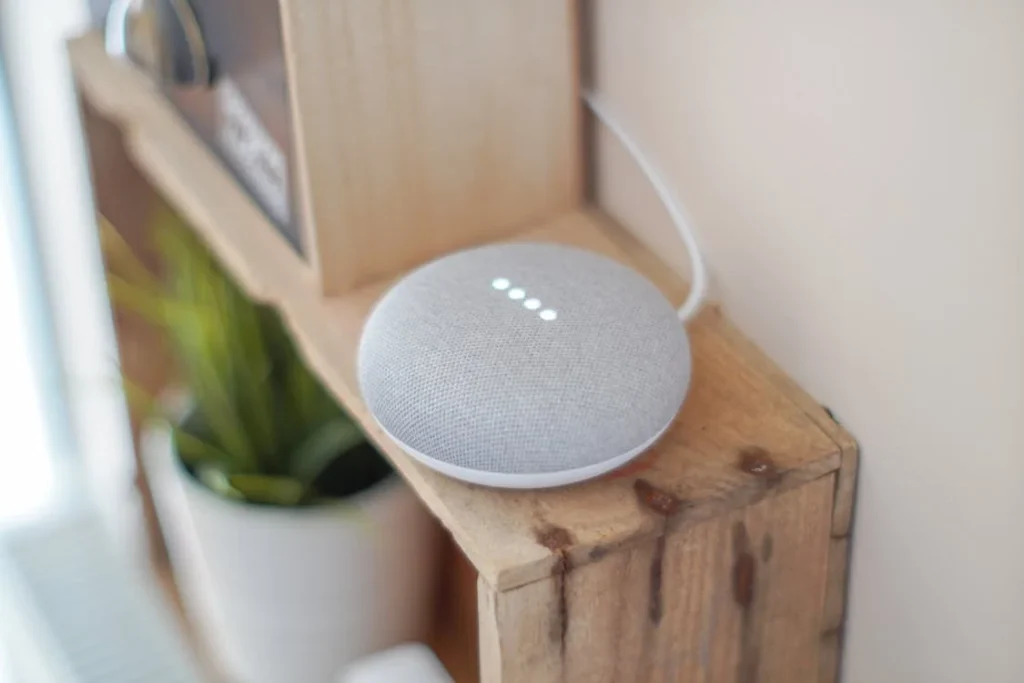 Living independently can be challenging for visually impaired individuals, but smart home technology is making daily tasks more accessible. From adjusting lights to setting reminders, modern smart devices allow users to control their environment with voice commands, automation, and artificial intelligence. These innovations are transforming homes into safer and more convenient spaces.