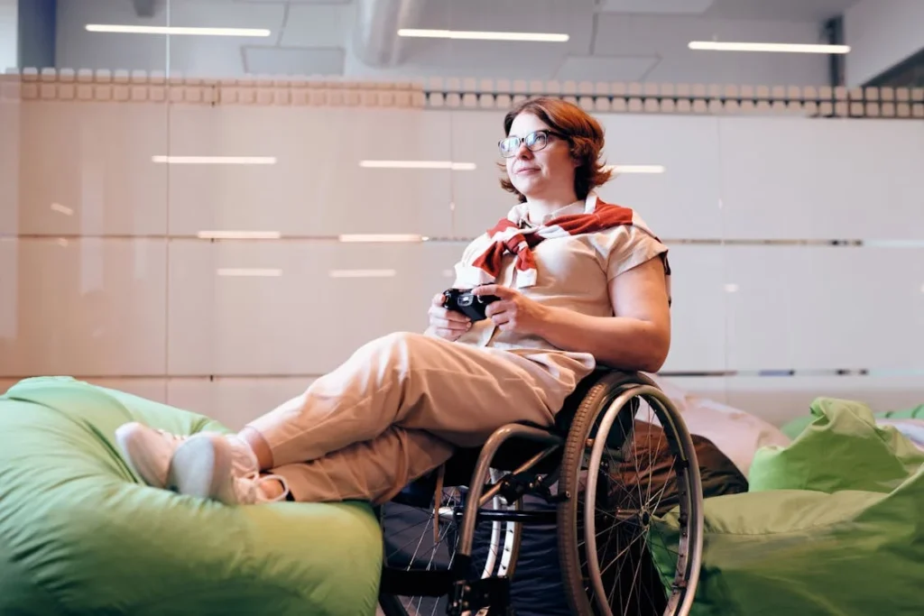 A bedroom should be a space of relaxation and independence. For wheelchair users, the layout, furniture, and accessibility of essential items play a crucial role in ensuring comfort and ease of movement.