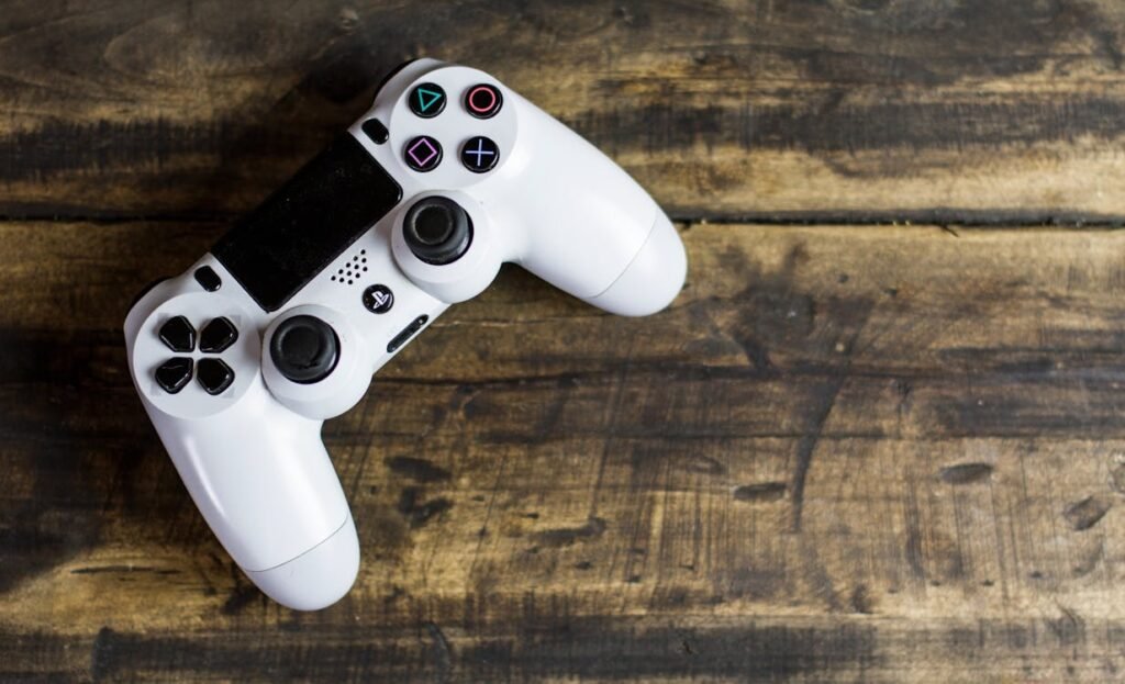 One of the biggest challenges for players with disabilities is the design of standard gaming controllers. These controllers are built for people with full mobility, requiring rapid button pressing, precise joystick movement, and coordinated finger actions.