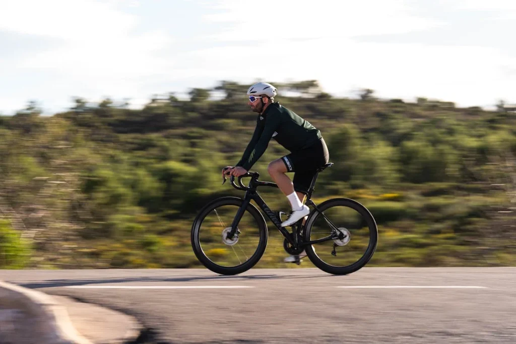 Cycling with a prosthetic leg is not just a physical challenge—it’s also a mental one. Many amputees experience hesitation, self-doubt, or fear when getting back on a bike for the first time.