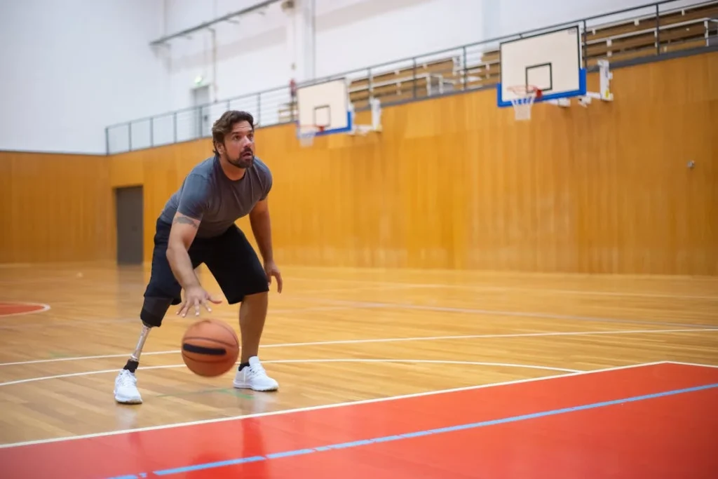 Bionic limbs are not just helping people regain everyday function; they are also enabling athletes to push their physical limits. Competitive sports require precision, speed, and endurance, all of which can be challenging for individuals with limb loss.