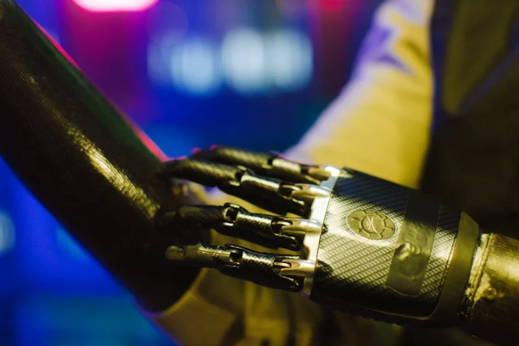 One of the biggest challenges in prosthetic technology has always been the lack of sensory feedback. Traditional prosthetic limbs allow users to perform movements, but they don’t provide the feeling of touch, pressure, or texture.
