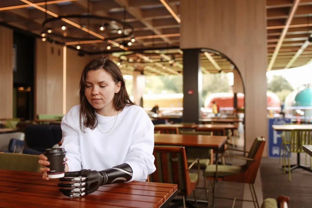 Adjusting to life with a prosthetic limb is not just about physical adaptation; it’s also an emotional journey. People who use prosthetics—whether traditional or bionic—experience a wide range of emotions, from hope and determination to frustration and grief.