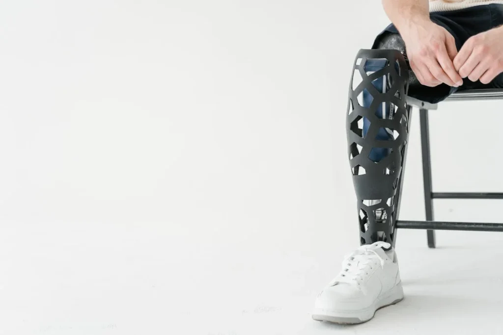 When deciding between a bionic or traditional prosthetic, cost is often a major factor. While both types serve the same fundamental purpose—restoring mobility and function—their price points and long-term expenses can vary significantly.