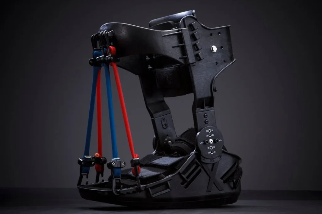 Orthotic devices play a crucial role in enhancing mobility for individuals with physical disabilities. Unlike prosthetics, which replace missing limbs, orthotics provide support and alignment for existing limbs, helping users move more efficiently and reducing pain or strain. These devices assist individuals with muscle weakness, joint instability, or neurological conditions that affect movement.