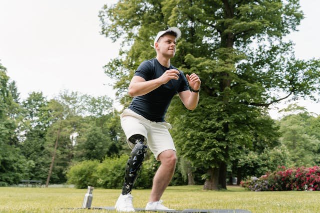 Athletes who participate in sports that require jumping, sprinting, and rapid changes in direction need a prosthetic knee that can keep up with intense physical demands.