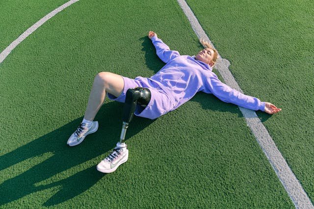 Heat and sweat can make a prosthetic uncomfortable, sticky, and irritating.