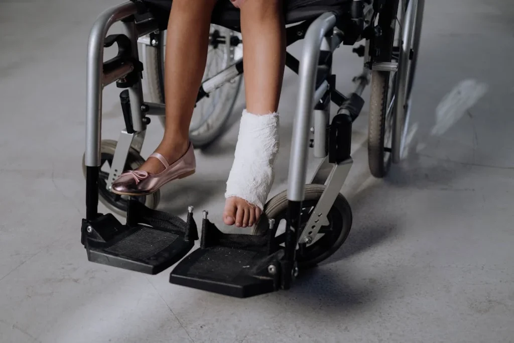 While the physical aspects of prosthetic development have been well-documented, the emotional and psychological journey of prosthetic users throughout history is often overlooked. Losing a limb is not just a physical transformation—it is a deeply personal experience that affects identity, self-esteem, and social interactions.