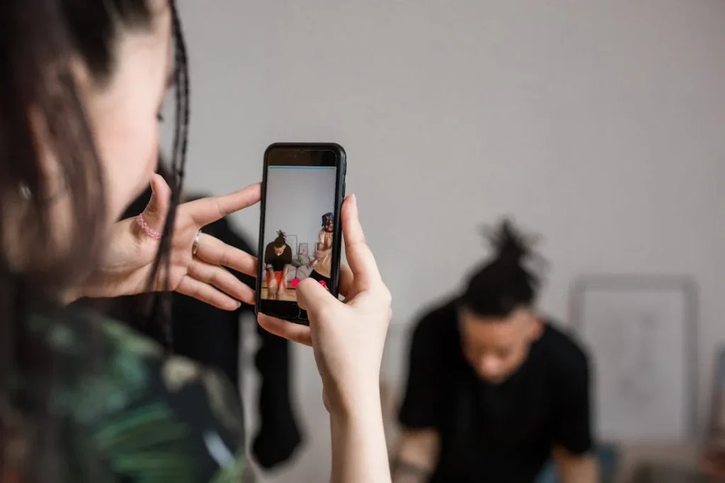 The internet has transformed the way disability humor is shared and received. Social media platforms like Instagram, TikTok, Twitter, and YouTube have given disabled individuals a space to create and control their own narratives, allowing humor to flourish in ways that were previously limited by traditional media.