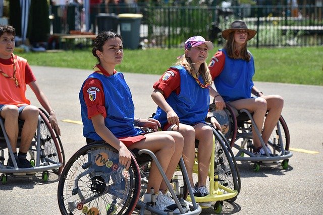 Beyond documenting personal experiences, many creators use their platforms to challenge misconceptions about disability and educate the public about what it’s really like to live with a prosthetic limb.