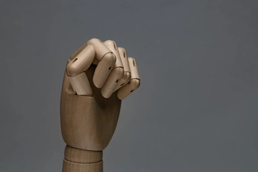 Starting something new is always scary. But when that “something” is learning to use a prosthetic, especially a high-tech one like the Grippy™ Bionic Hand, it can feel overwhelming. You’re not just figuring out how to use a device—you’re learning how to trust your body again. And trust takes time.